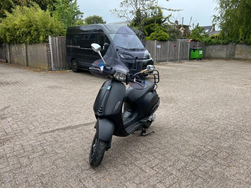 Vespa Sprint E4 1-cilinder, 4-takt, luchtgekoeld injectie Sp, Gebruikt, -, - 0
-, NL, -