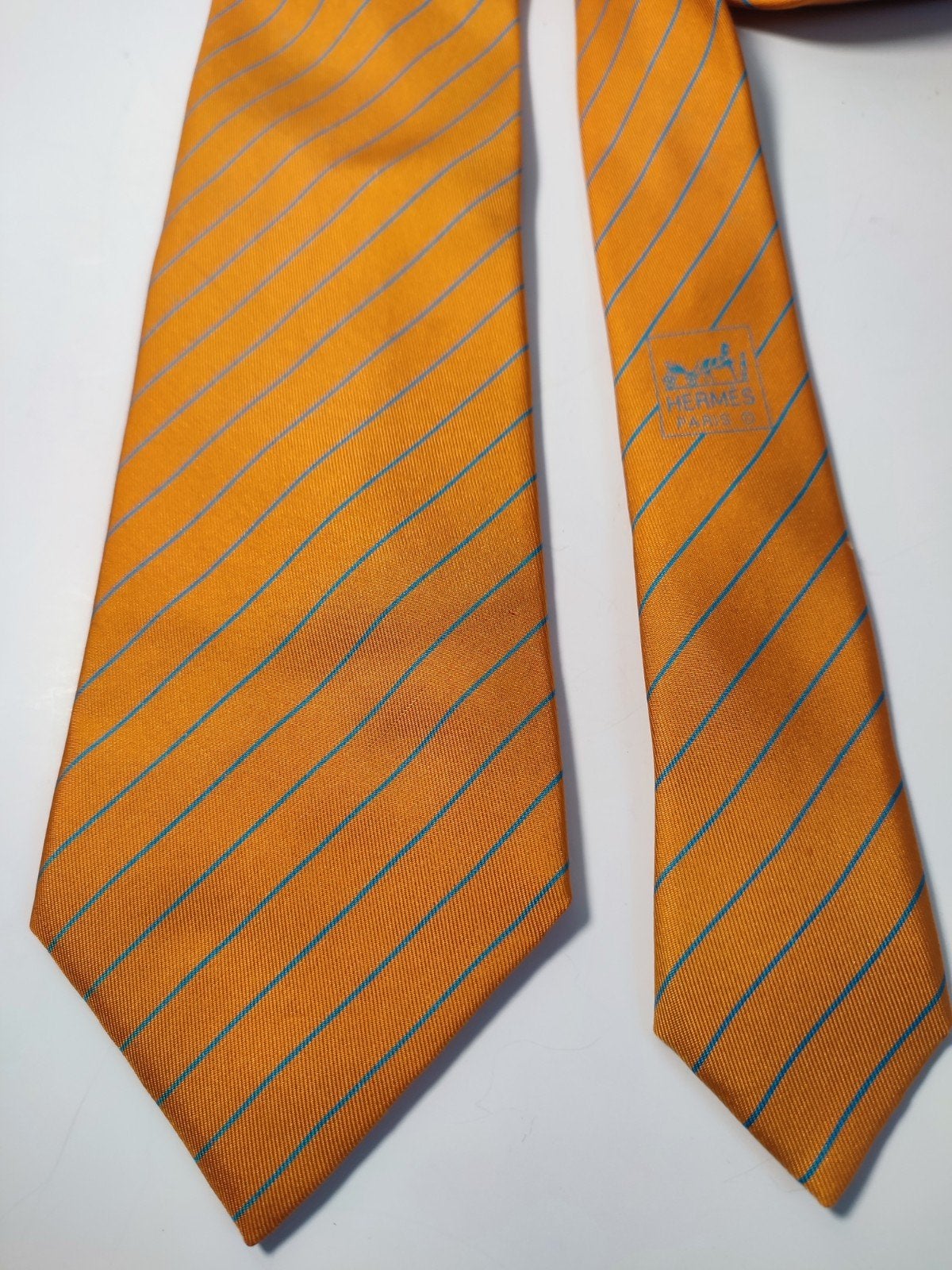 Hermès zijden stropdas met streepjespatroon, Hermès, Oranje, Ophalen of Verzenden, Zo goed als nieuw