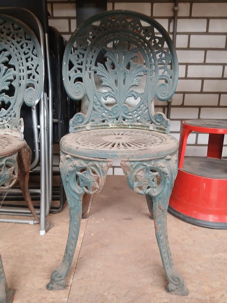 2 stuks gietijzeren tuinstoelen, zithoogte 42 cm, Ophalen, Gebruikt, Twee, Overige kleuren