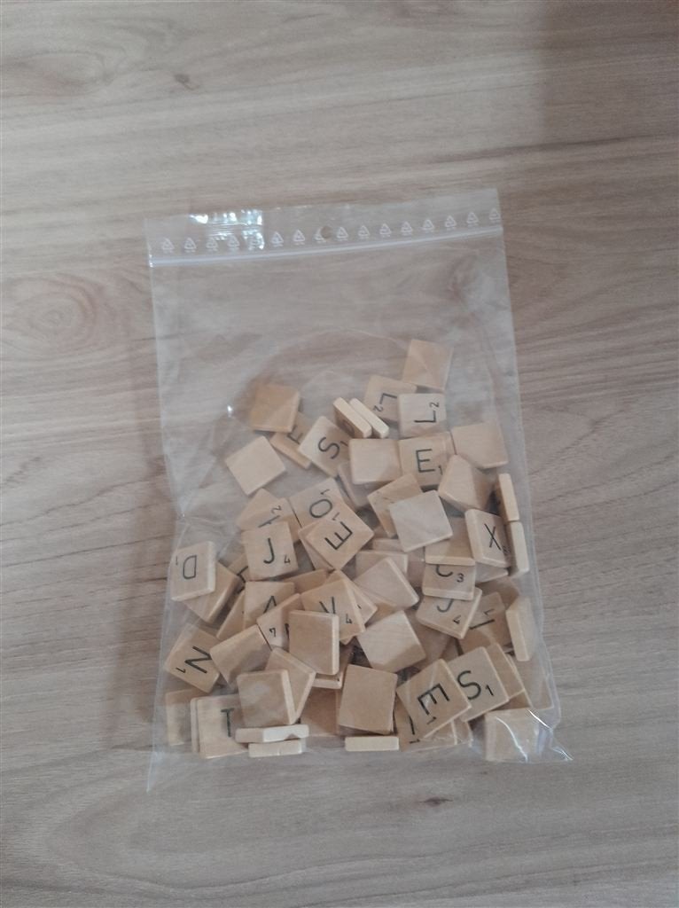 Scrabble houten letters - s1407, Hobby en Vrije tijd, Gezelschapsspellen | Bordspellen, Verzenden, Zo goed als nieuw