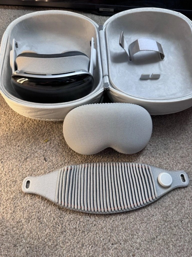Apple Vision Pro 1 TB M1 - 21 W Light Seal, Ophalen of Verzenden, Zo goed als nieuw, Overige platformen