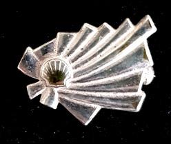 Shell broche in doosje -verzilverd, Verzamelen, Verzenden, Nieuw, Merk, Speldje of Pin