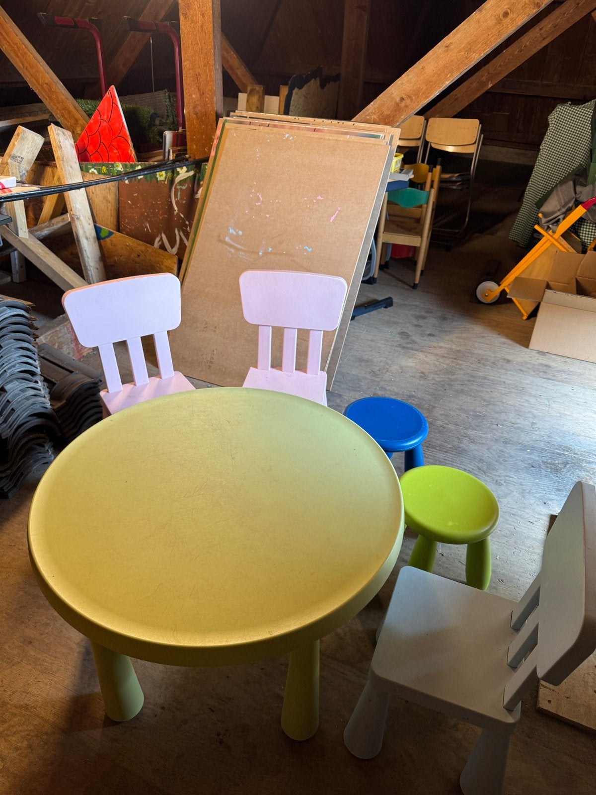 Kinder speeltafel met stoeltjes, Ophalen, Gebruikt, Tafel(s) en Stoel(en)