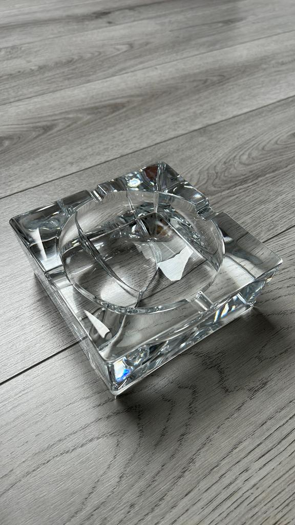 Decoratie Grote zware asbak met een barst aan de binnekant, Ophalen of Verzenden