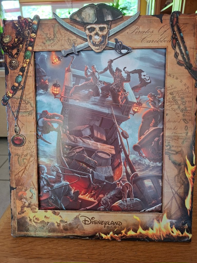 Disneyland Paris Pirates of the Caribean kartonnen fotolijst, Ophalen of Verzenden, Overige figuren, Zo goed als nieuw