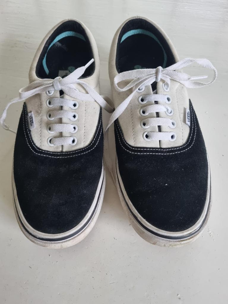 Zwart witte Vans sneakers, Ophalen of Verzenden, Zo goed als nieuw, Zwart