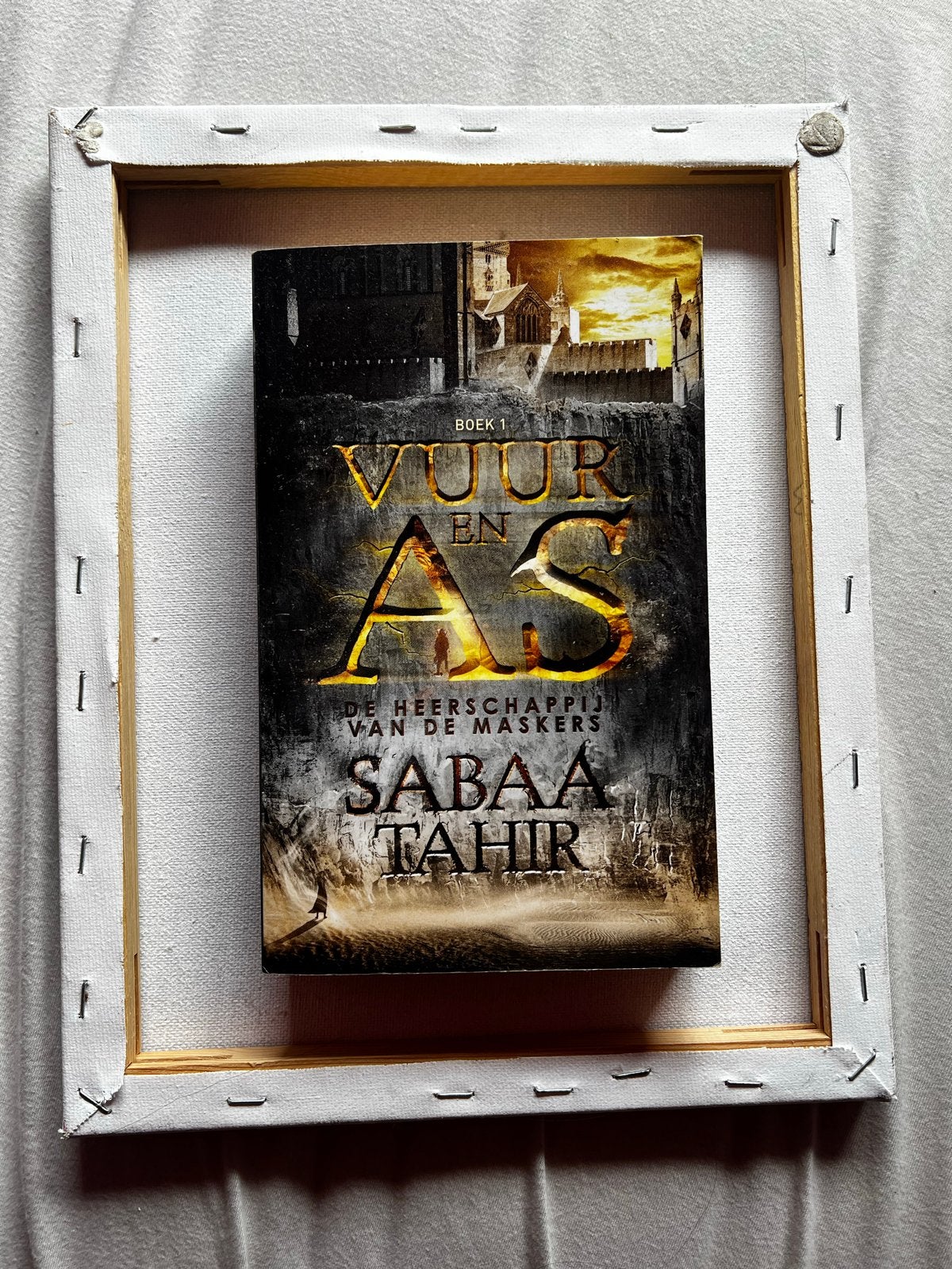 Een Vuur en As: De Heerschappij van de Maskers - Sabaa Tahir, Boeken, Ophalen of Verzenden, Zo goed als nieuw