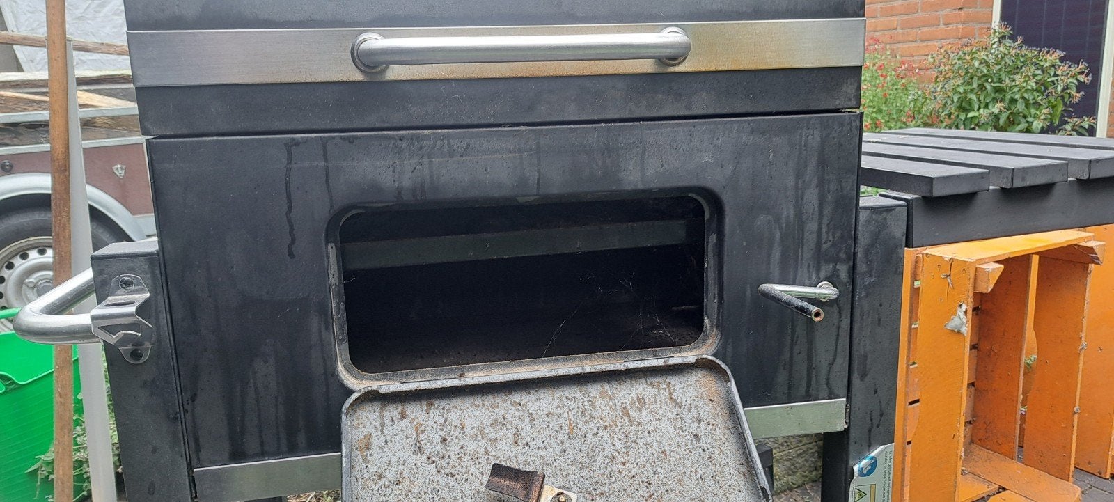 Foto 6 van BBQ Smoker - Gebruikte Houtskoolbarbecue met Thermometer