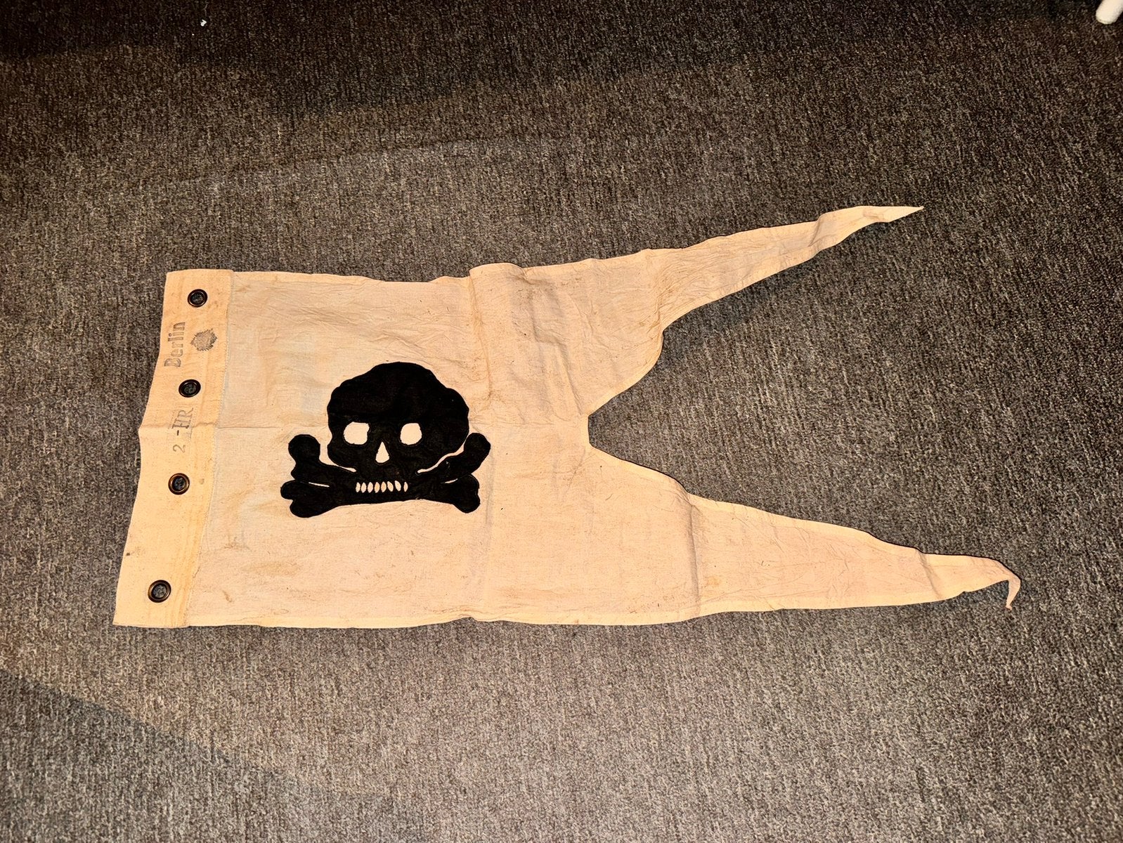 Eerste wereldoorlog vaandel doods-huzaren, Verzenden, Landmacht, Duitsland, Mes of Dolk