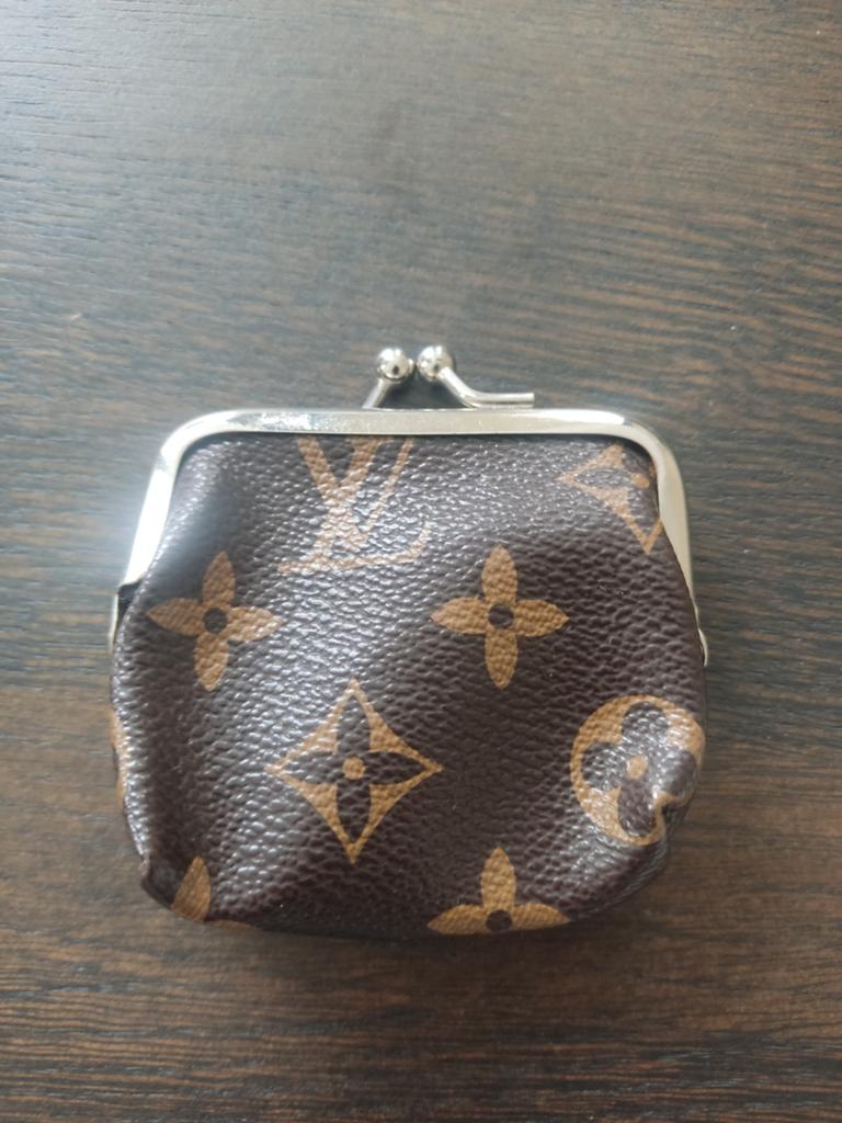 Louis Vuitton Monogram Kiss Lock munt portemonnee, Ophalen of Verzenden, Zo goed als nieuw, Bruin, Met knipsluiting
