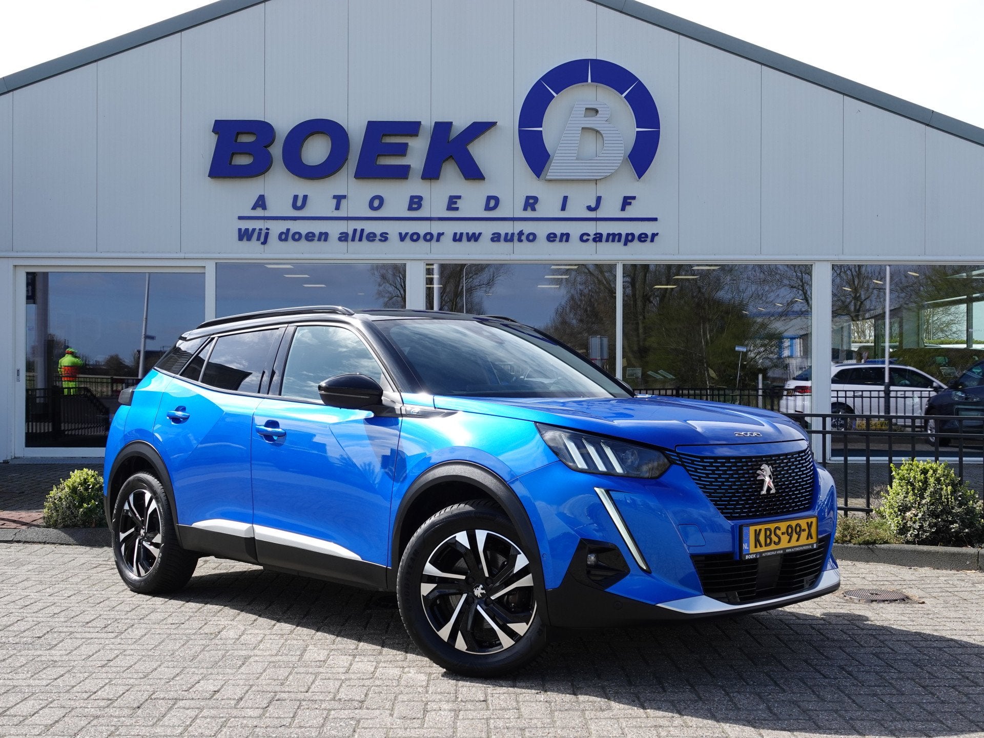 Peugeot e-2008 EV GT 50 kWh H-LEER | NAVI | CAMERA | ECC | C, 136 pk, Gebruikt, Blauw, Leder en Stof