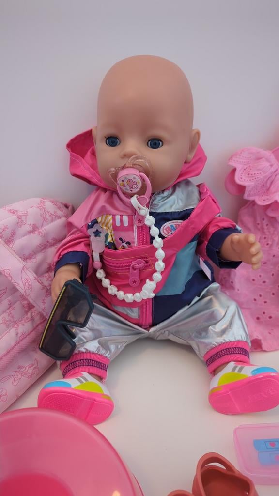 BabyBorn pop met uitgebreide accessoires en badje, Ophalen, Gebruikt, Babypop