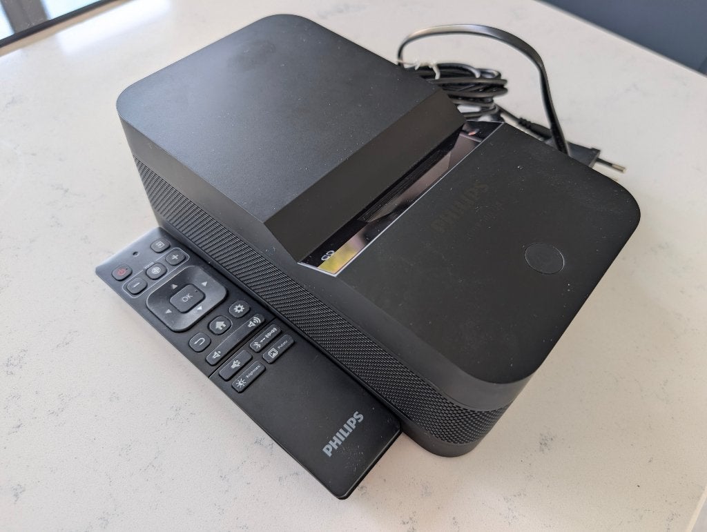 Philips Screeneo U4 UST Beamer + Google Chromecast Ultra 4K, Philips, LED, Ophalen of Verzenden, Zo goed als nieuw
