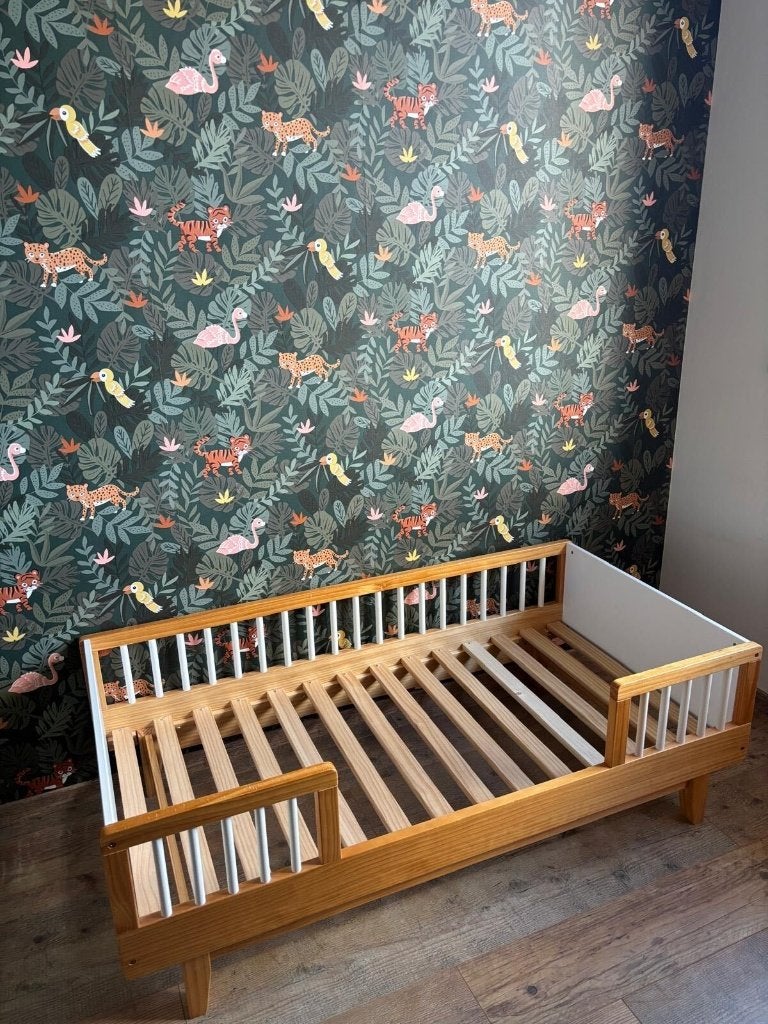 Peuterbed 140 x 70cm en kinderkast met lade 190 x 100 x 55cm, Ophalen, Gebruikt, Jongetje of Meisje