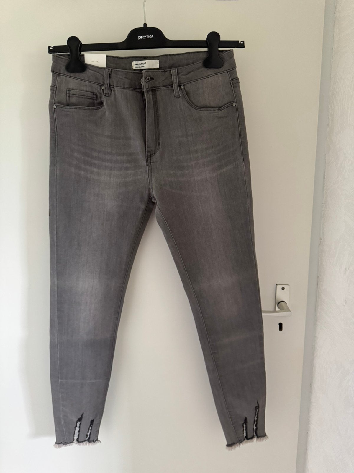 Nieuwe Nina Carter dames broek maat XL grijs, Kleding | Dames, Ophalen of Verzenden, Nieuw, Grijs, W33 - W36 (confectie 42/44)