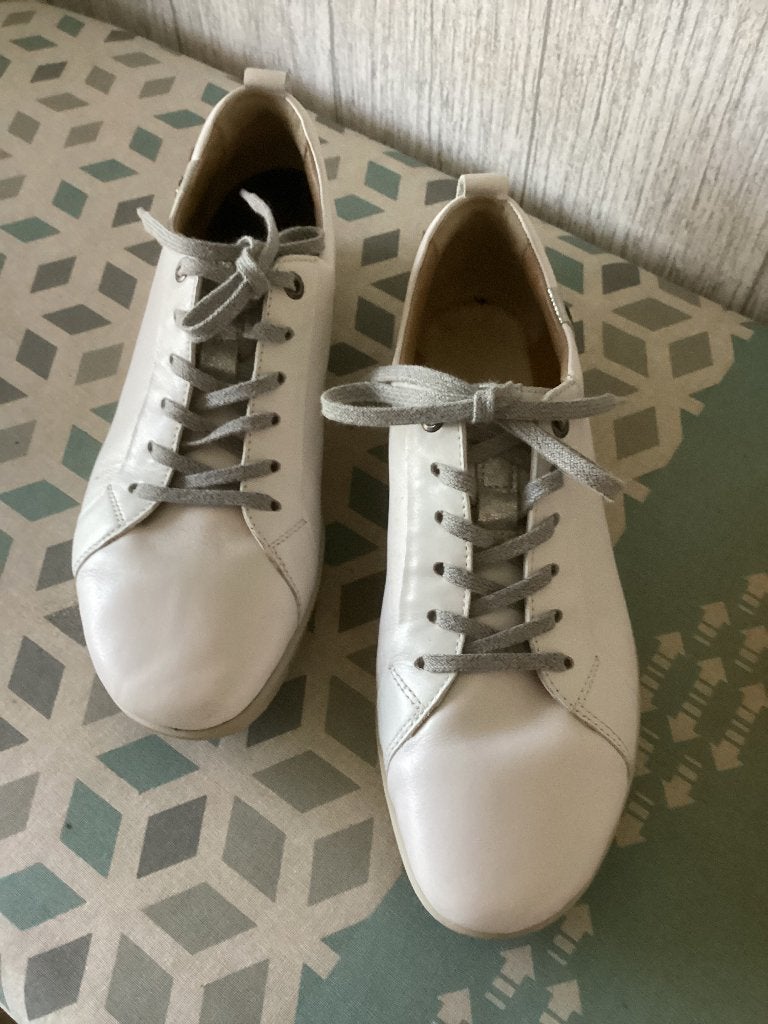 Dames schoenen 40, Wit, Ophalen of Verzenden, Sneakers of Gympen, Zo goed als nieuw
