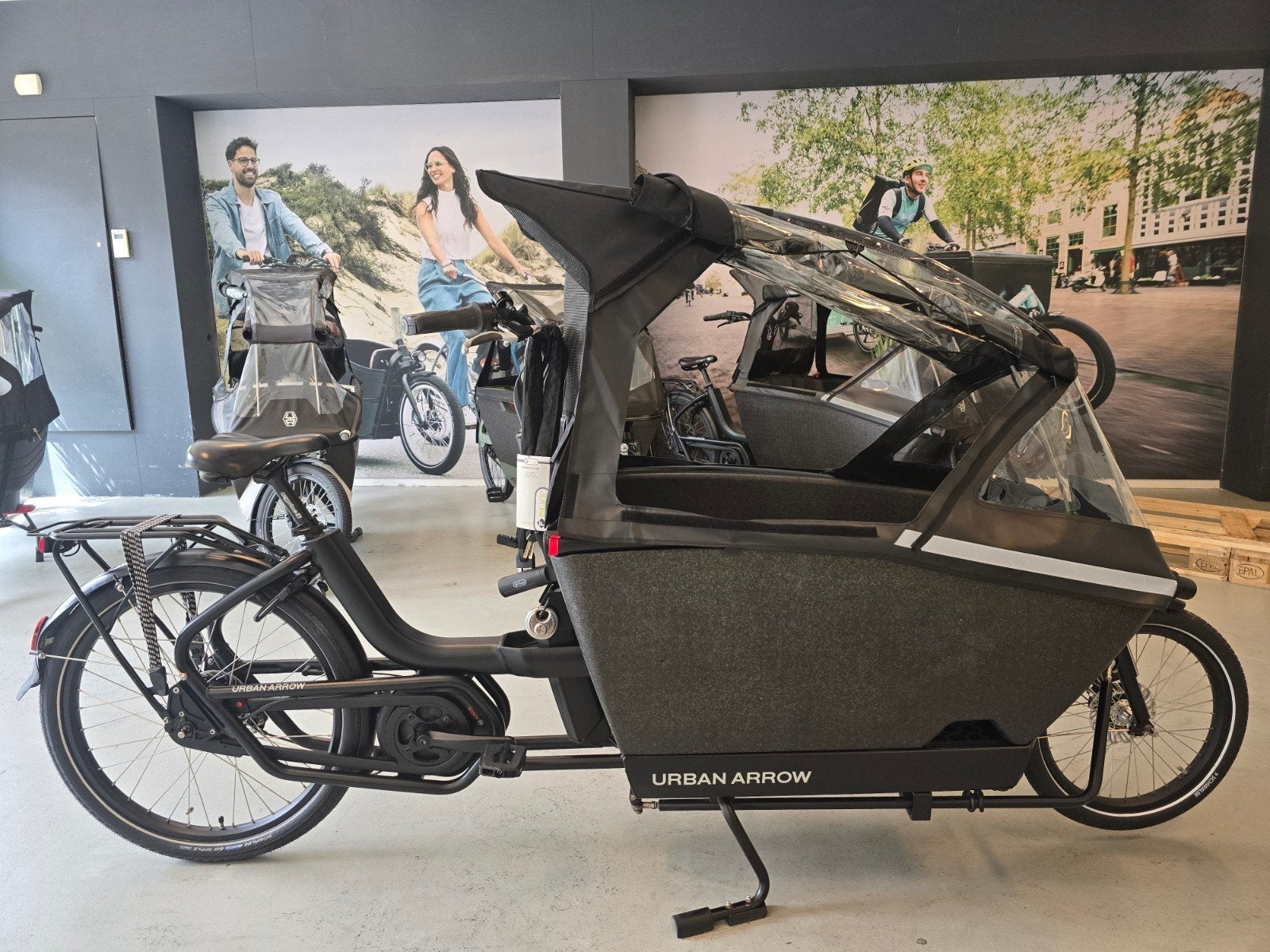 Urban Arrow Family Line | Lockride | HUIF | BOMVOL OPTIES🥇, Fietsen en Brommers, Fietsen | Bakfietsen, Ophalen of Verzenden, Zo goed als nieuw