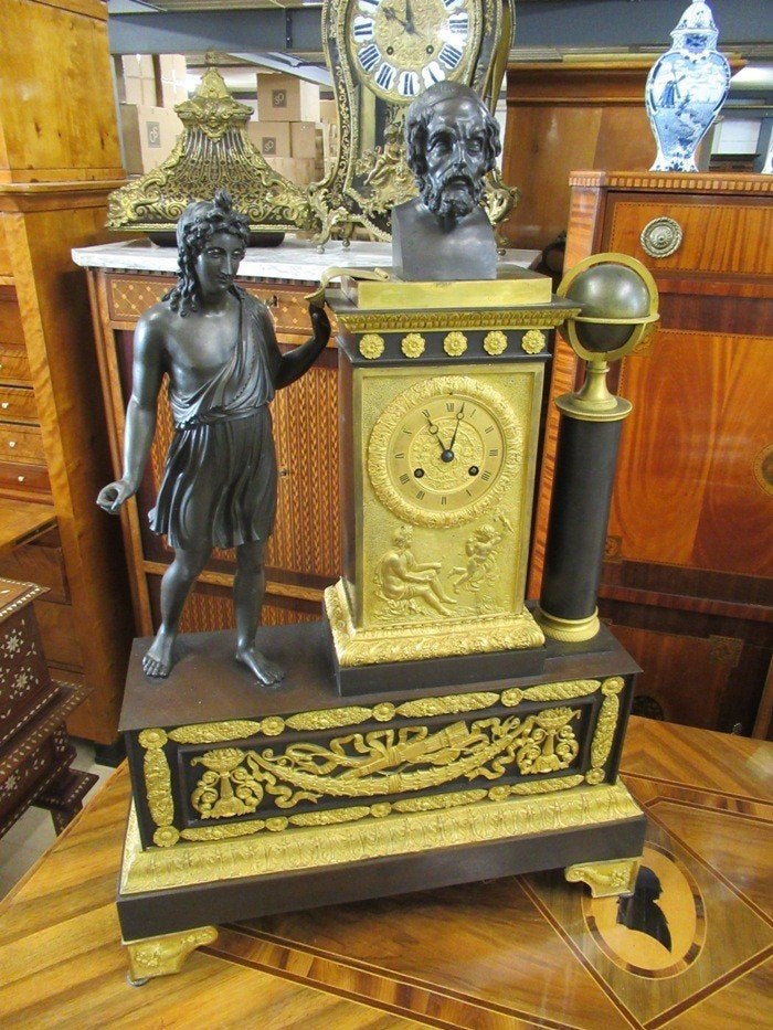 Oer 09330 MEGA GROTE Empire pendule verguld en gematteerd, Antiek en Kunst, Antiek | Klokken, Ophalen