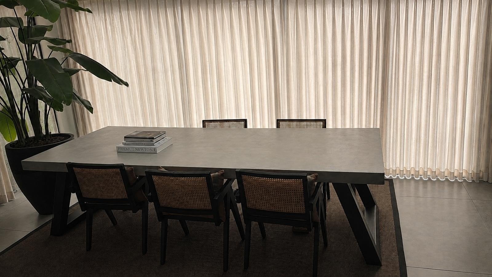Grote robuuste betonnen (cire) eettafel, Ophalen, Rechthoekig, 200 cm of meer