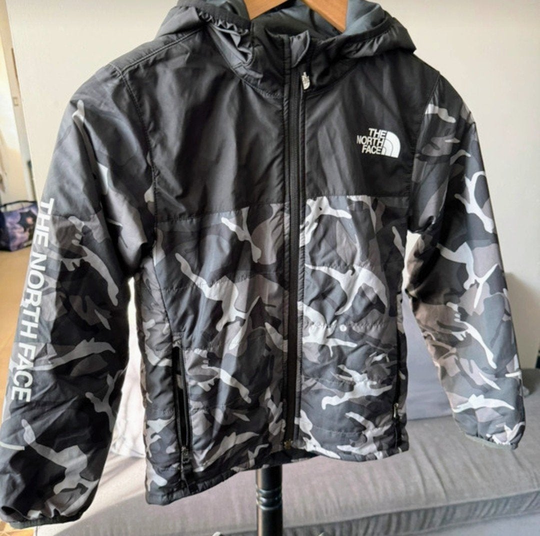 The North Face Camouflage Jas Jongens 152  - Zo goed als nie, Ophalen of Verzenden, Zo goed als nieuw, The North Face, Jongen
