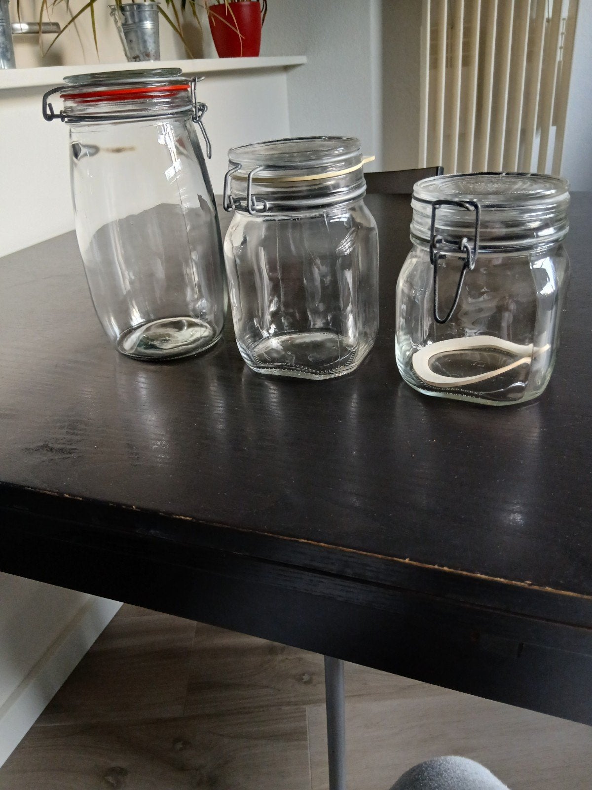 3 weckpotten, Ophalen