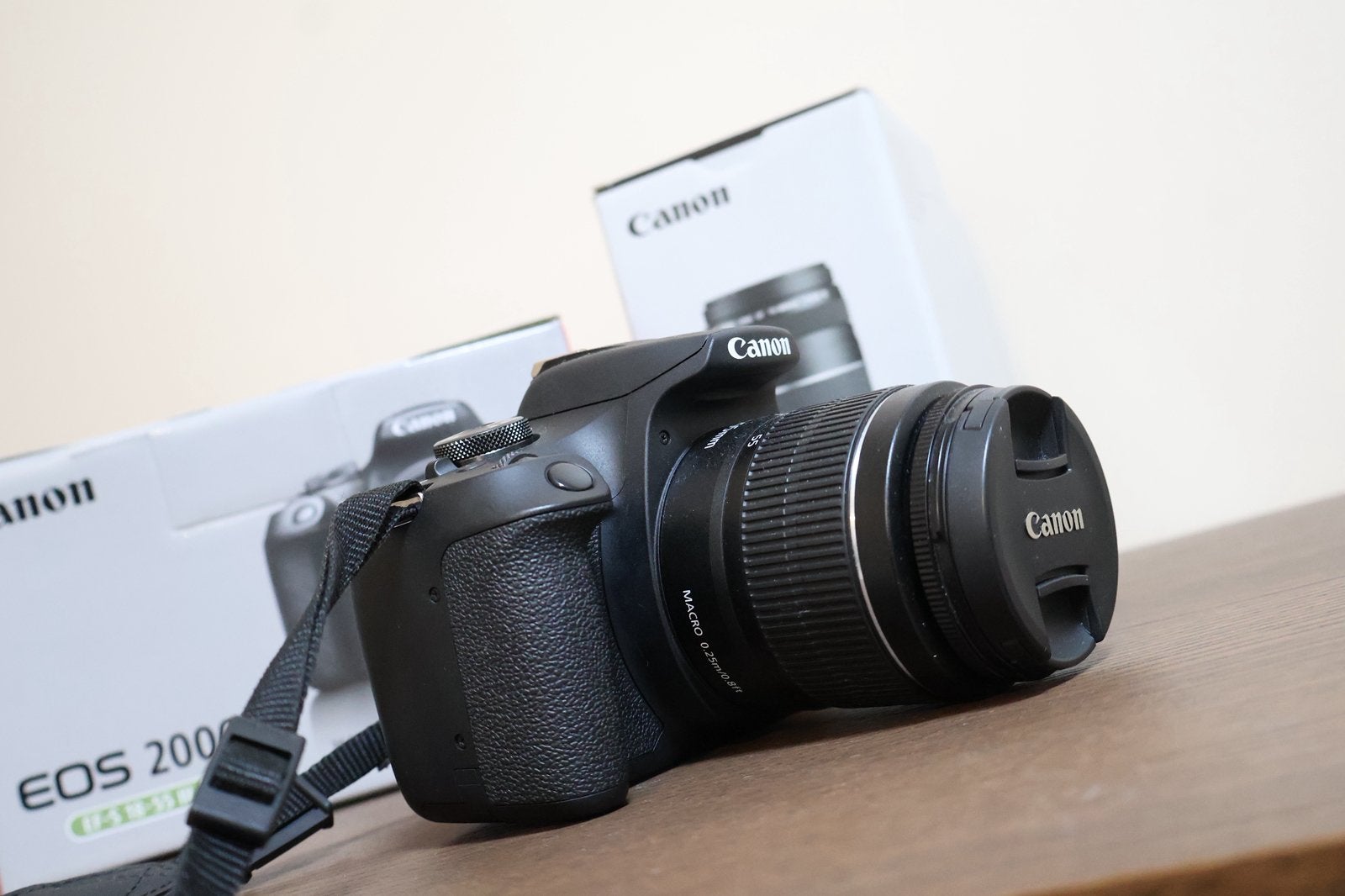 Canon EOS2000D conpleet 2x Lens, Ophalen of Verzenden, Zo goed als nieuw, Canon, Geen optische zoom