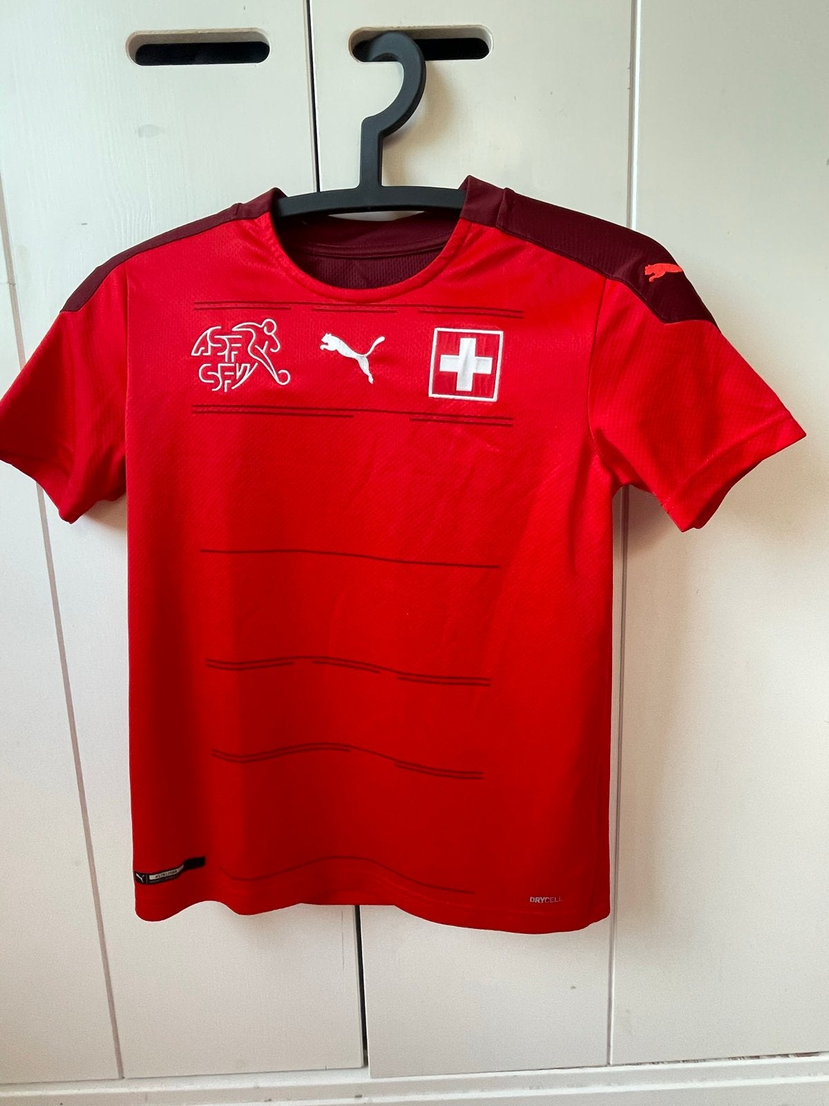Puma Zwitserland Voetbalshirt Rood Maat 152, Kinderen en Baby's, Kinderkleding | Overige, Ophalen of Verzenden, Zo goed als nieuw
