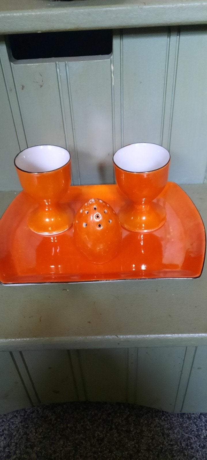 Vintage Oranje Eierdopjes Set met Zoutvaatje op Dienblad, Antiek en Kunst, Antiek | Servies compleet, Ophalen of Verzenden