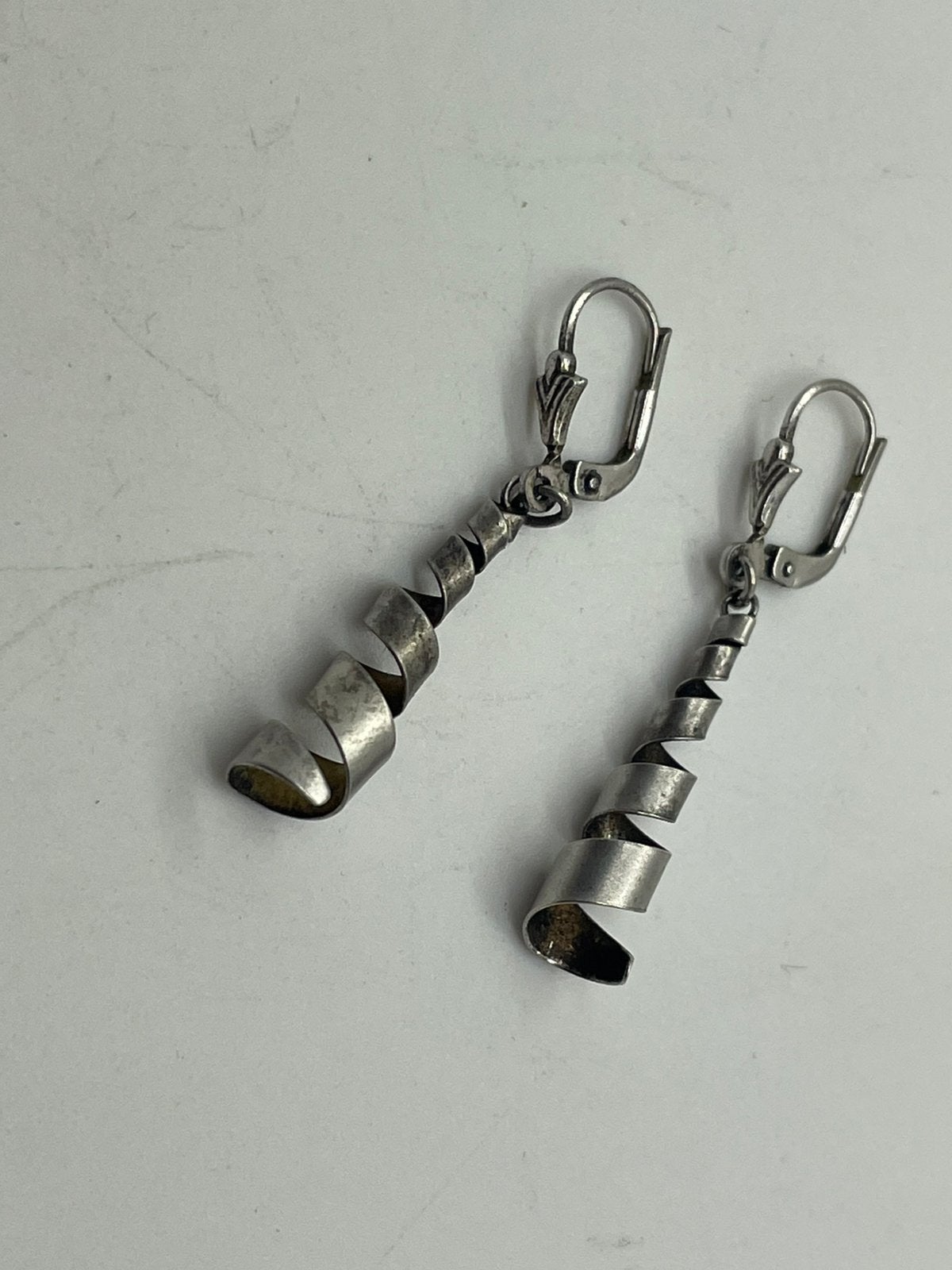 E534 Prachtige zilveren oorbellen wokkels, Hangers, Ophalen of Verzenden, X, Zilver