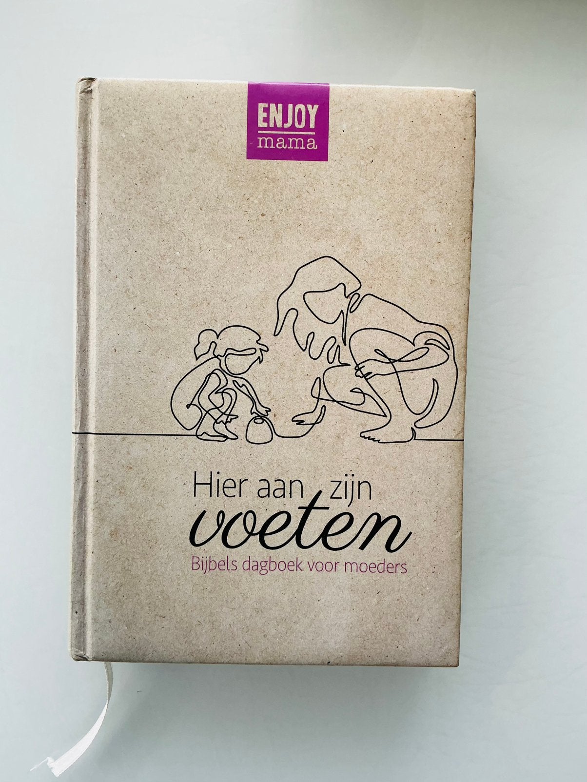 Hier aan zijn voeten.Bijbelsdagboek voor moeders, Ophalen of Verzenden, Gelezen