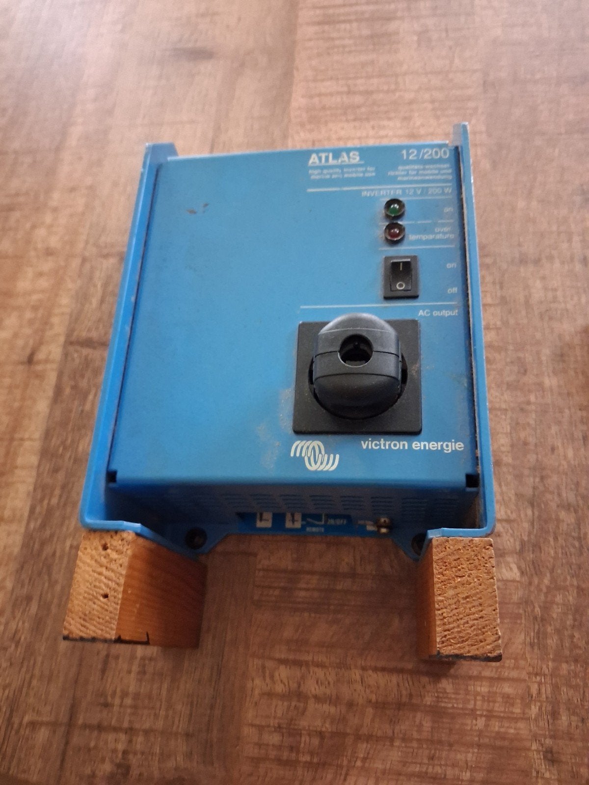 omvormer van victron energie, Ophalen of Verzenden, Gebruikt, Overige typen
