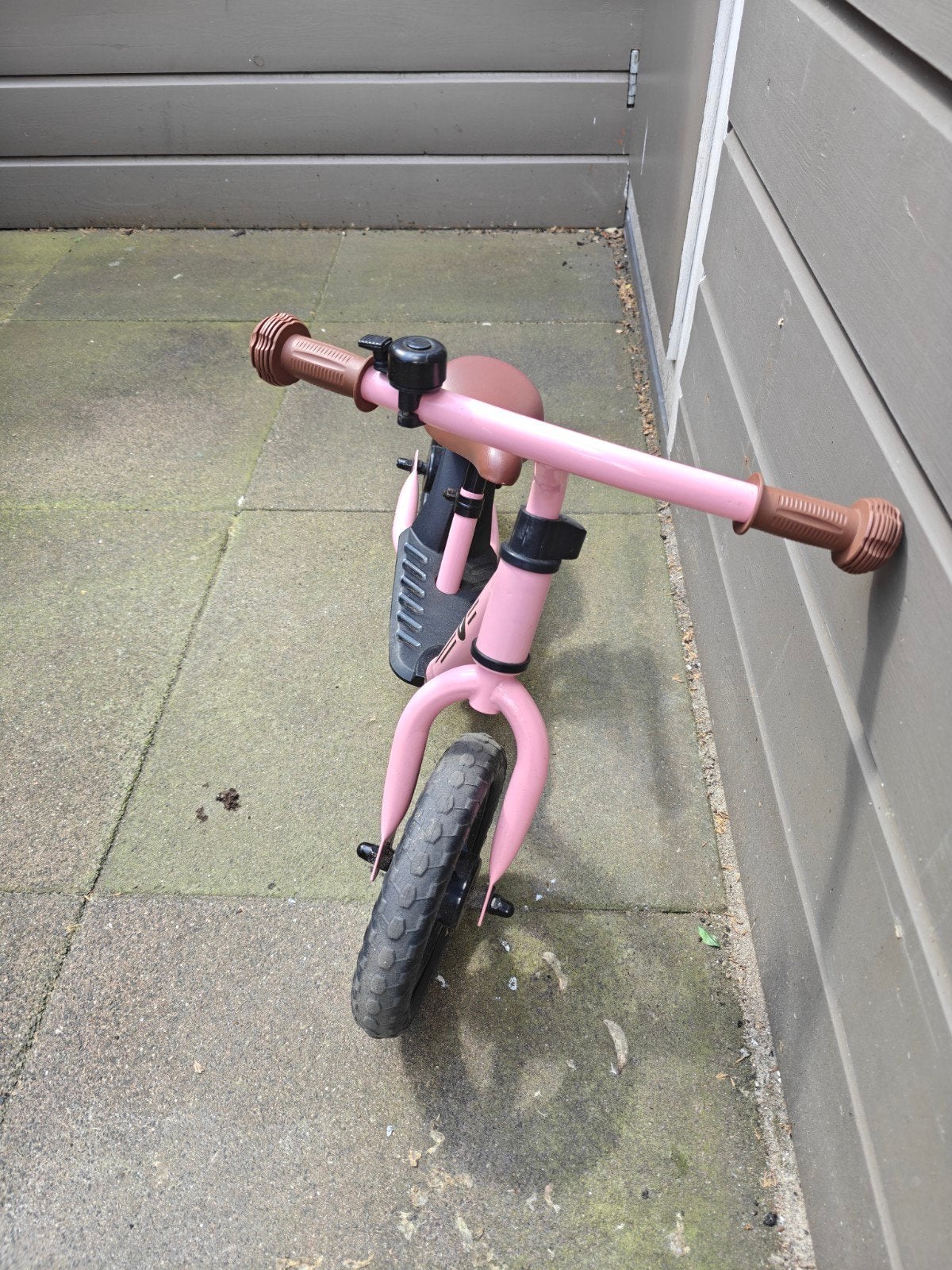 Roze loopfietsje Bandits & Angels, Fietsen en Brommers, Fietsen | Kinderfietsjes, Ophalen of Verzenden, Gebruikt, Minder dan 16 inch