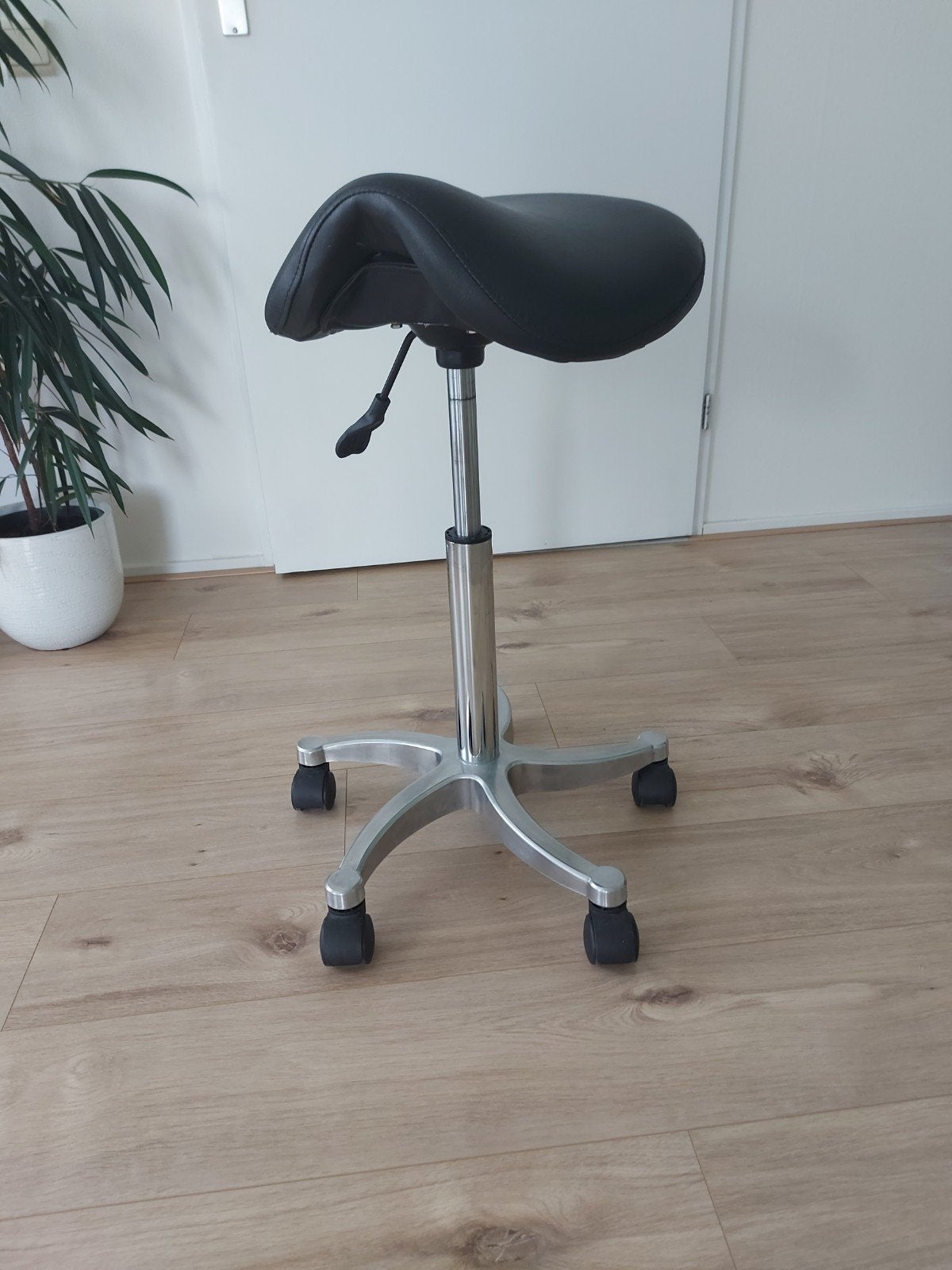 Ergonomische brede zadelkruk, Ophalen, In hoogte verstelbaar, Zo goed als nieuw, Staal