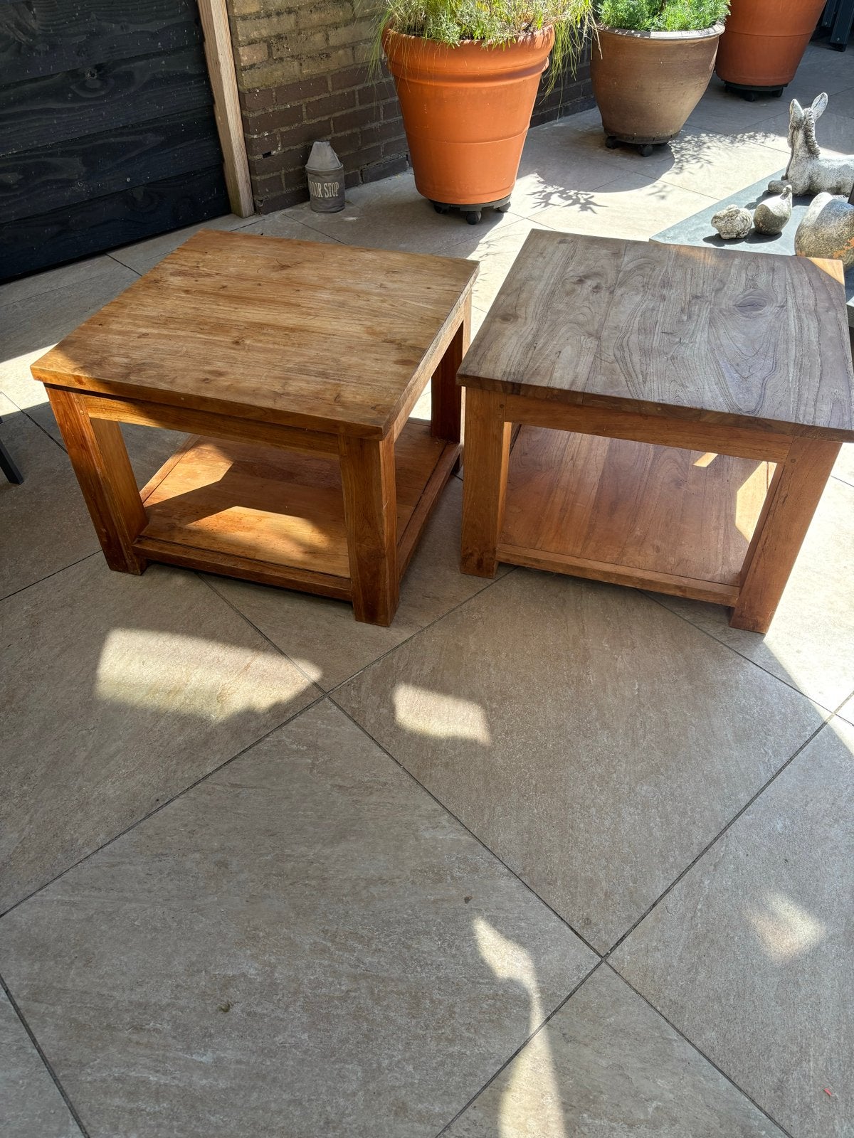 Set van 2 Teak houten bijzettafels - vierkant, Huis en Inrichting, Tafels | Bijzettafels, Gebruikt, Vierkant, 55 tot 75 cm, Hout