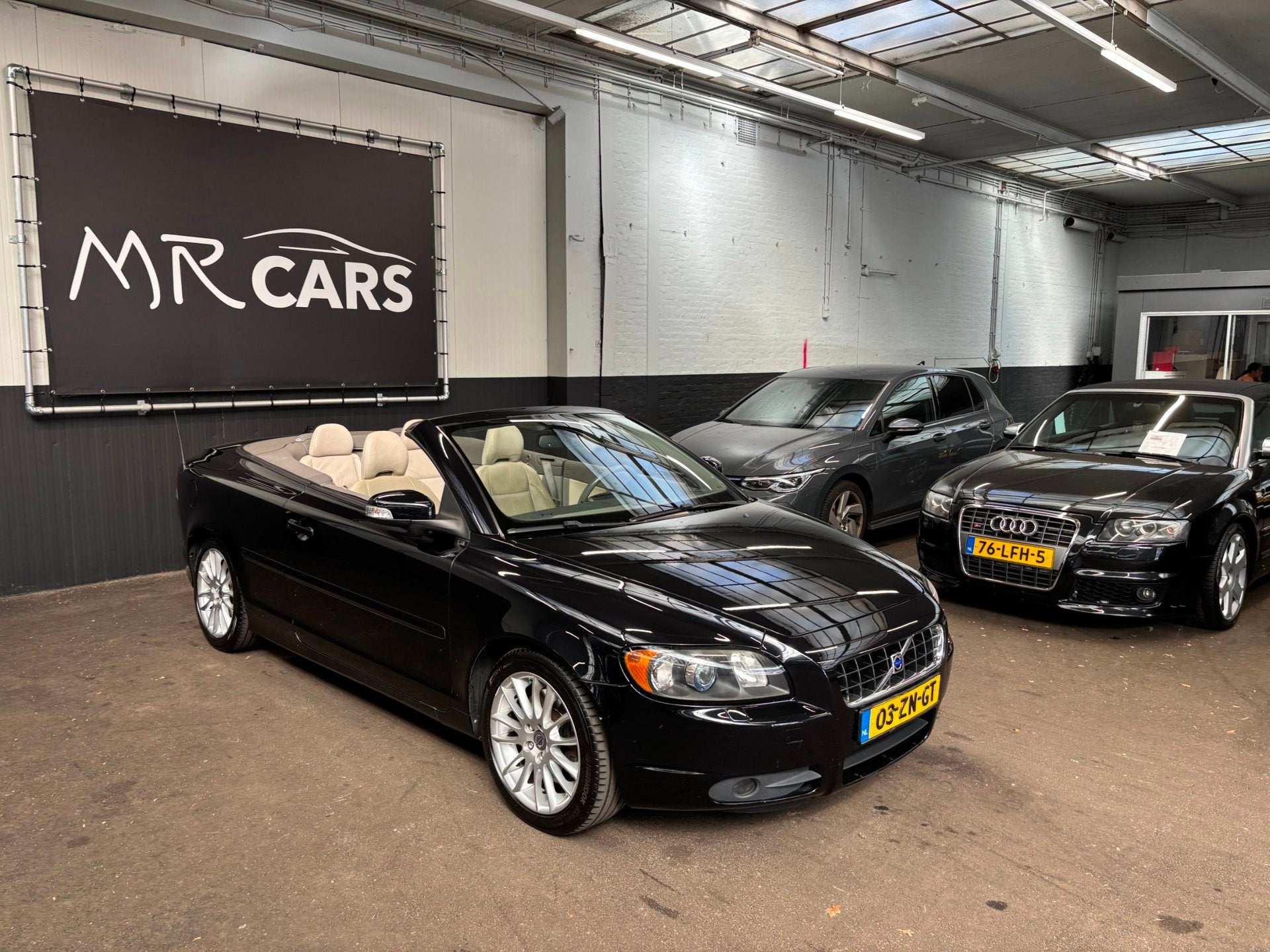 Volvo C70 Convertible 2.4i Summum Leder/Navi/Stoelverwarming, Auto's, C70, Gebruikt, Cabriolet, 4 stoelen