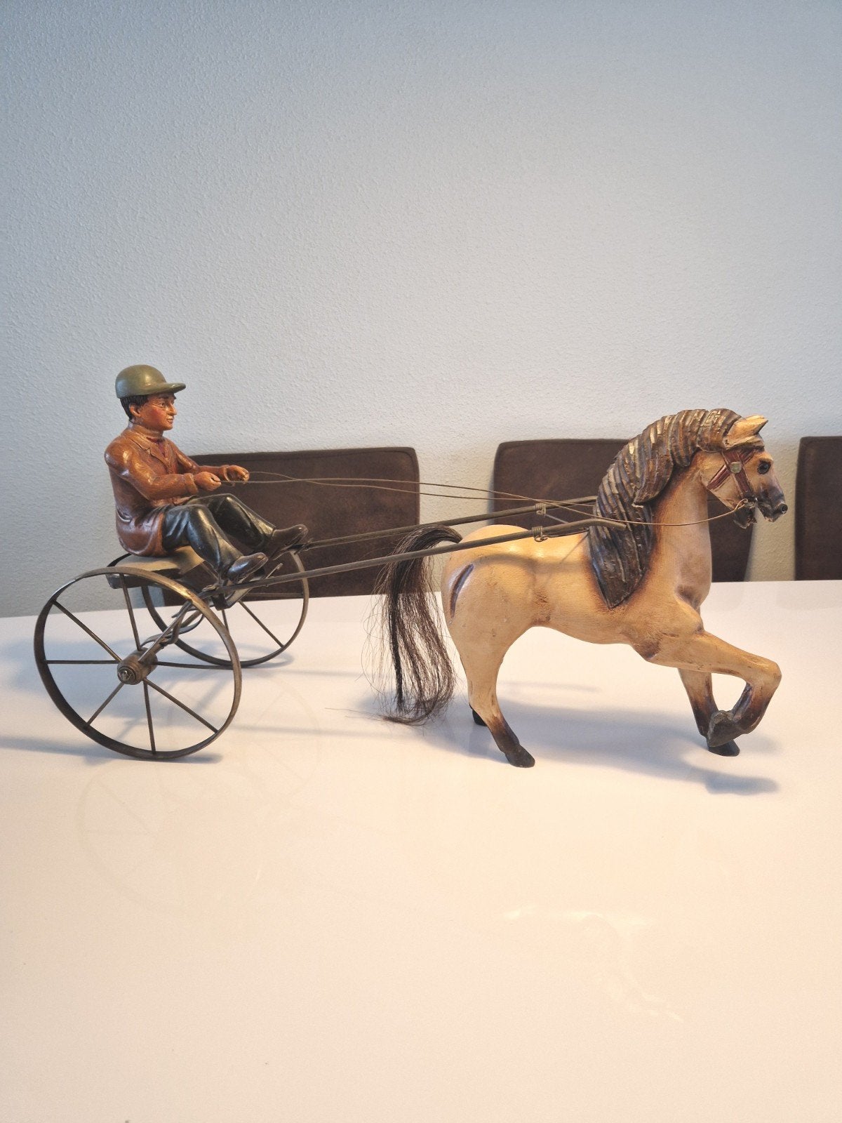 Vintage handgemaakte Houten Paard met Koetsier, Ophalen of Verzenden