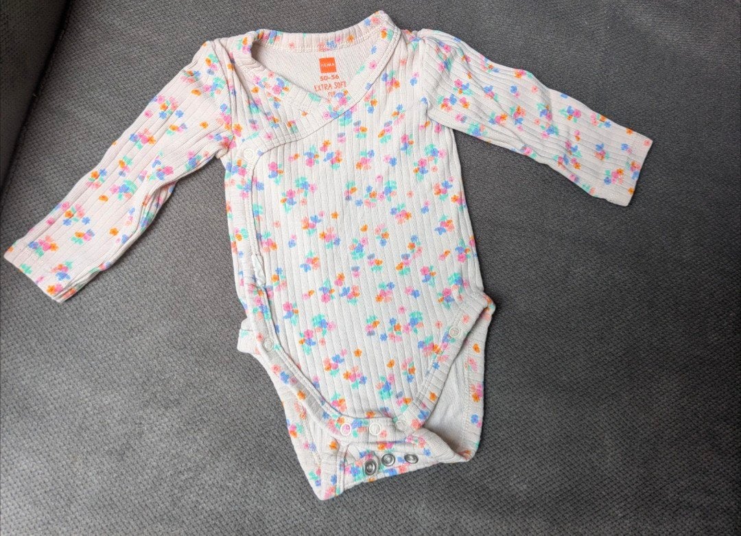 Overslagromper met bloemenprint maat 50/56, Kinderen en Baby's, Babykleding | Maat 56, Nacht- of Onderkleding, Jongetje of Meisje