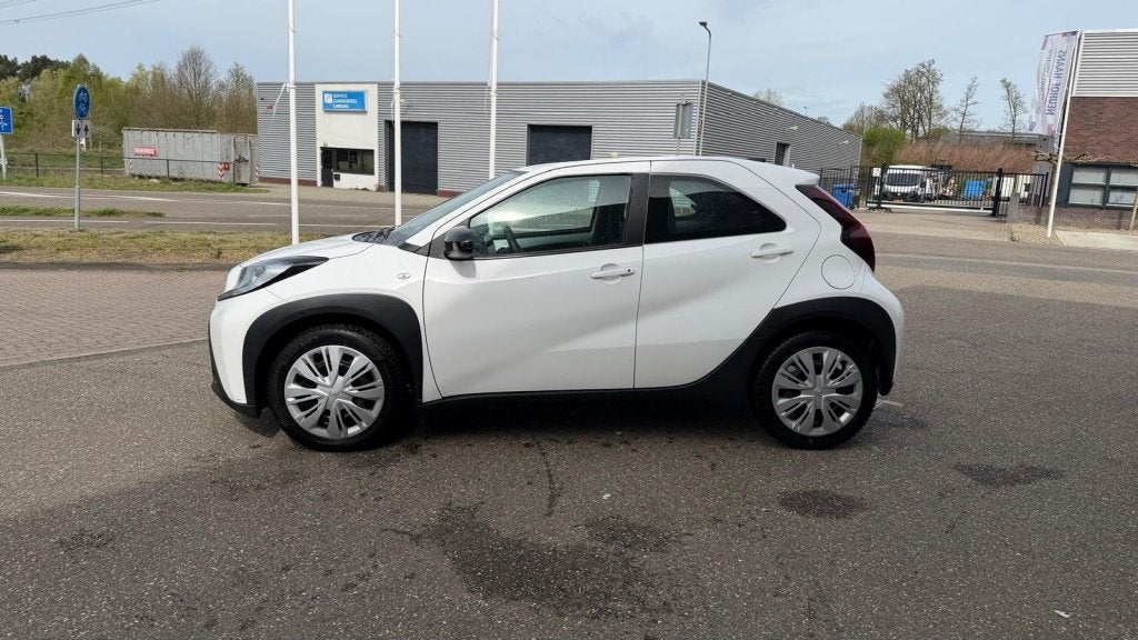 Foto 3 van Toyota Aygo X 1.0 VVT-i MT Play (bj 2024)