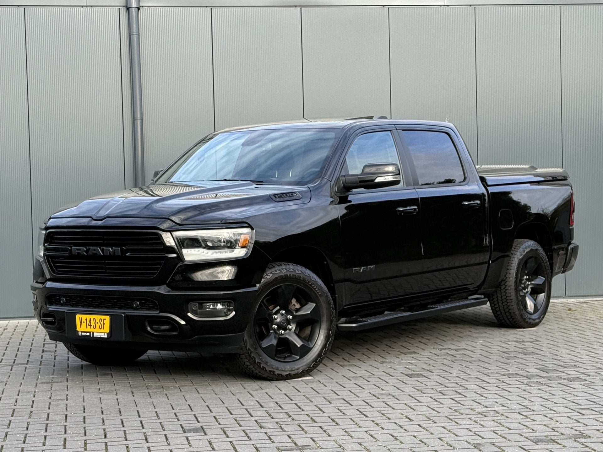 Dodge Ram 1500 5.7 V8 4x4 BIG HORN / CREW CAB / LPG-G3 / NL, Auto's, Automaat, Gebruikt, 5654 cc, 402 pk