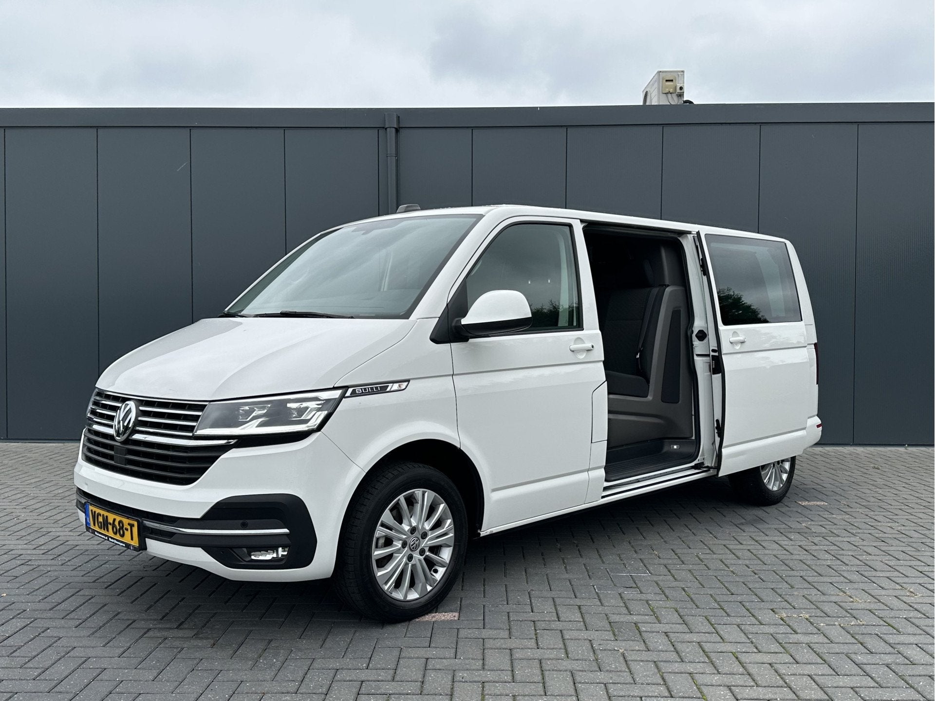Volkswagen Transporter 2.0 TDI / BULLI / L2H1 / DUBBEL CABIN, Voorwielaandrijving, 15 km/l, Gebruikt, Euro 6