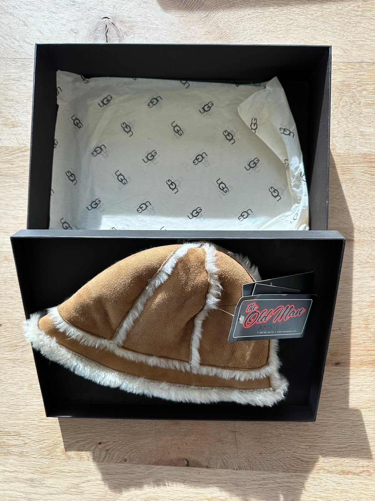 UGG Bucket Hat - Nieuw met labels en doos van €140 nu, Ophalen of Verzenden, Nieuw, One size fits all, Hoed