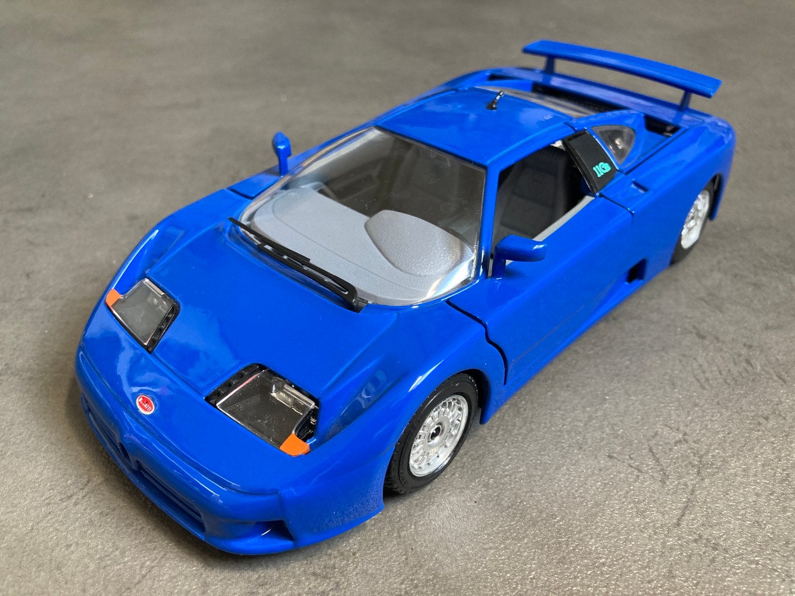 Bburago Bugatti EB110 1:24, Ophalen of Verzenden, Zo goed als nieuw, Auto, Bburago