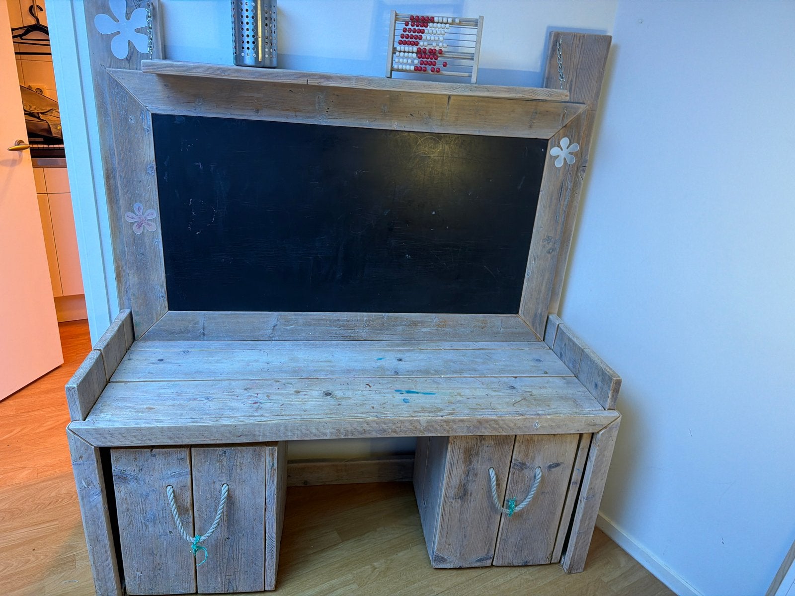 Houten kinderbureau met krijtbord en opbergkisten, Kinderen en Baby's, Ophalen, Gebruikt, Tafel
