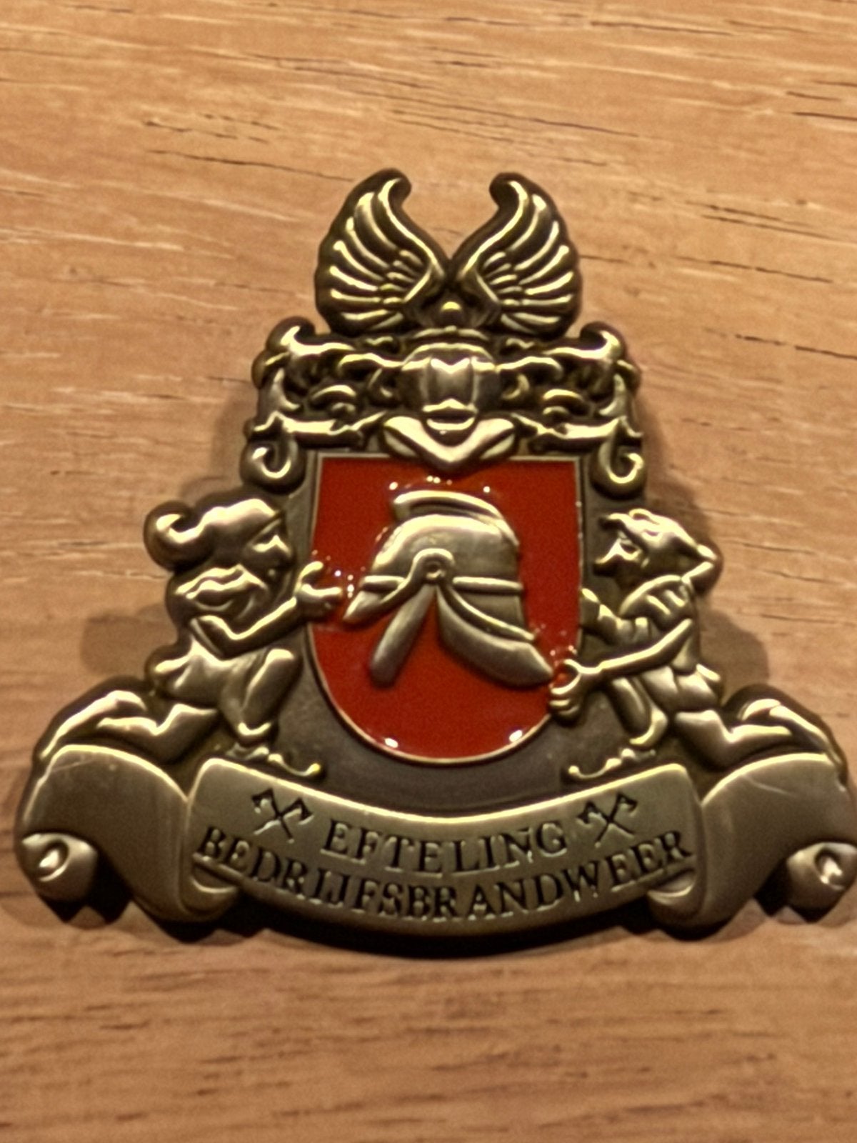 Efteling brandweer pin, Ophalen of Verzenden, Zo goed als nieuw, Button of Speldje