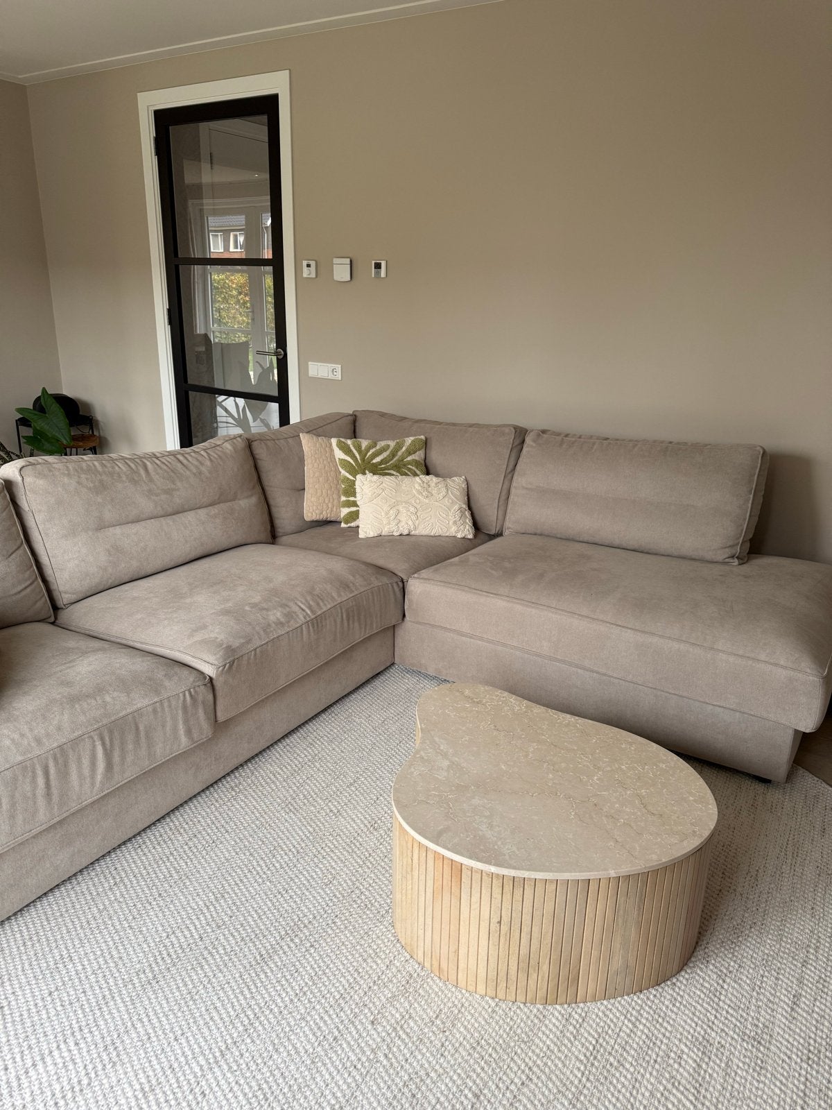 Beige Hoekbank in Japandi Stijl met Op Maat Gemaakte Poef, Ophalen, 250 tot 300 cm, 100 tot 125 cm, Hoekbank