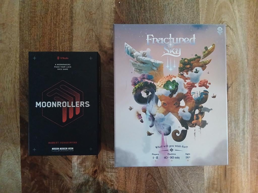 Bundle IV Studios bordspellen: Moon Rollers + Fractured Sky, Avontuur en Actie, 1 speler, Ophalen of Verzenden, Zo goed als nieuw