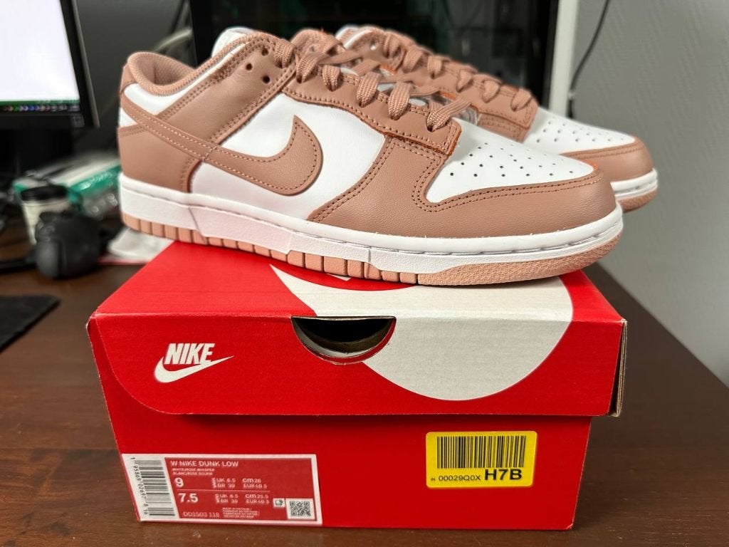 NIEUWE Nike Dunk Low Rose Whisper maten 40,5 & 43, Kleding | Dames, Schoenen, Nike, Nieuw, Ophalen of Verzenden, Sneakers of Gympen
