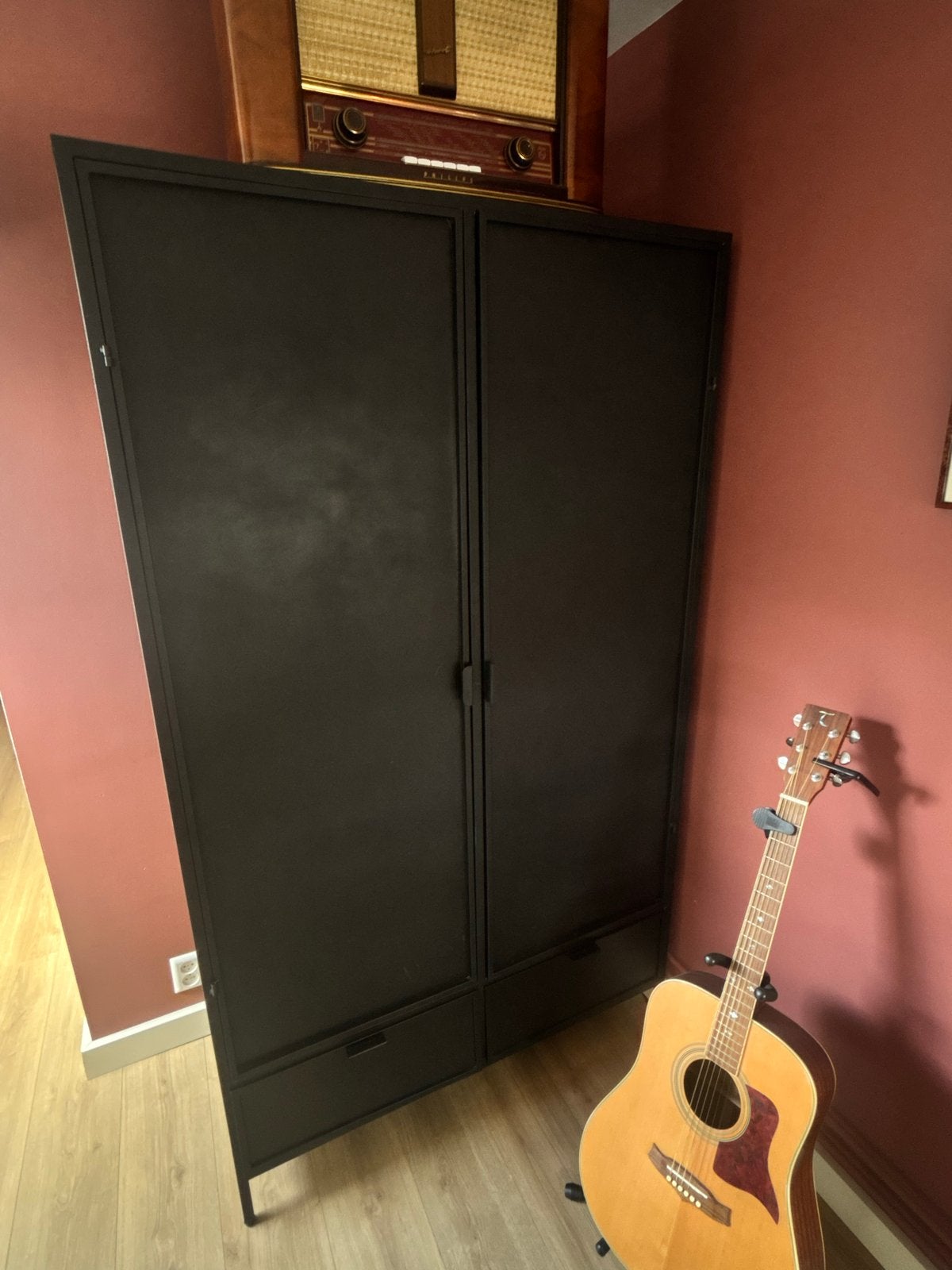 Zwarte metalen opberg/kleding kast met planken, 2 lades, Ophalen, 100 tot 150 cm, Zo goed als nieuw, Metaal