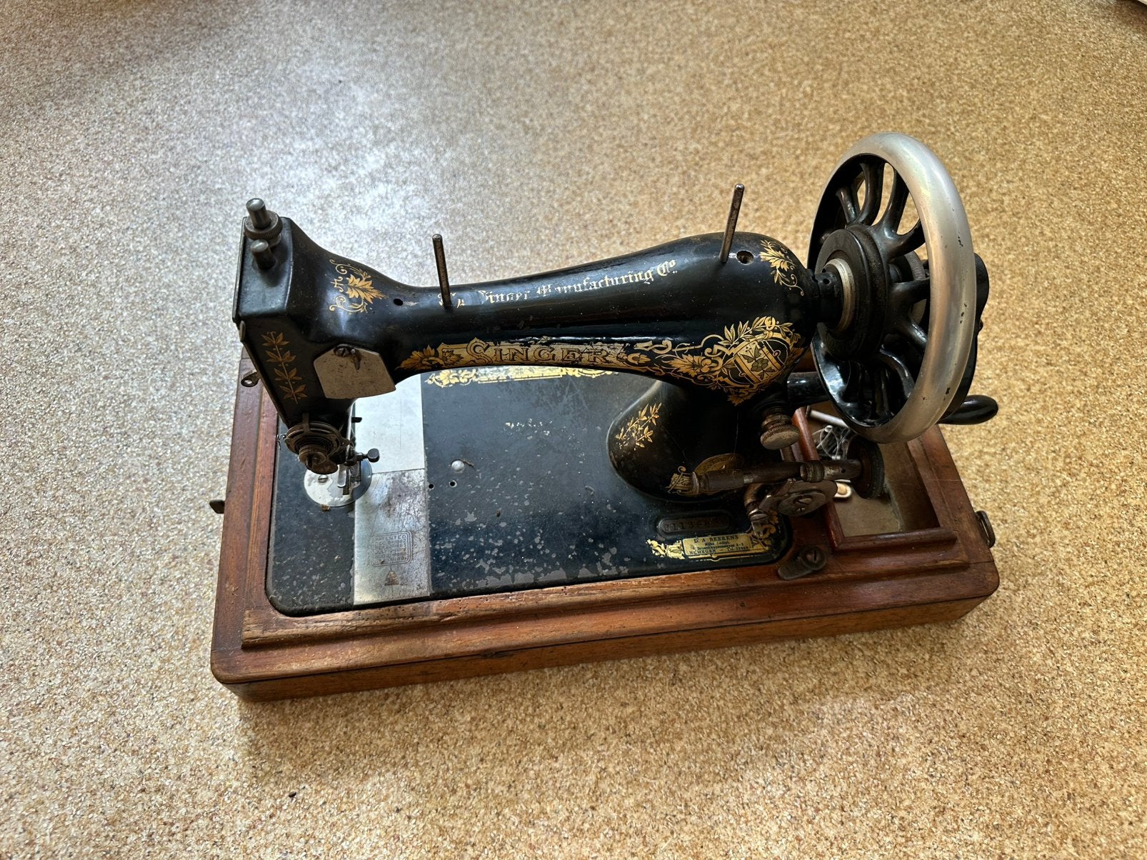 Retro handnaaimachine met koffer., Ophalen