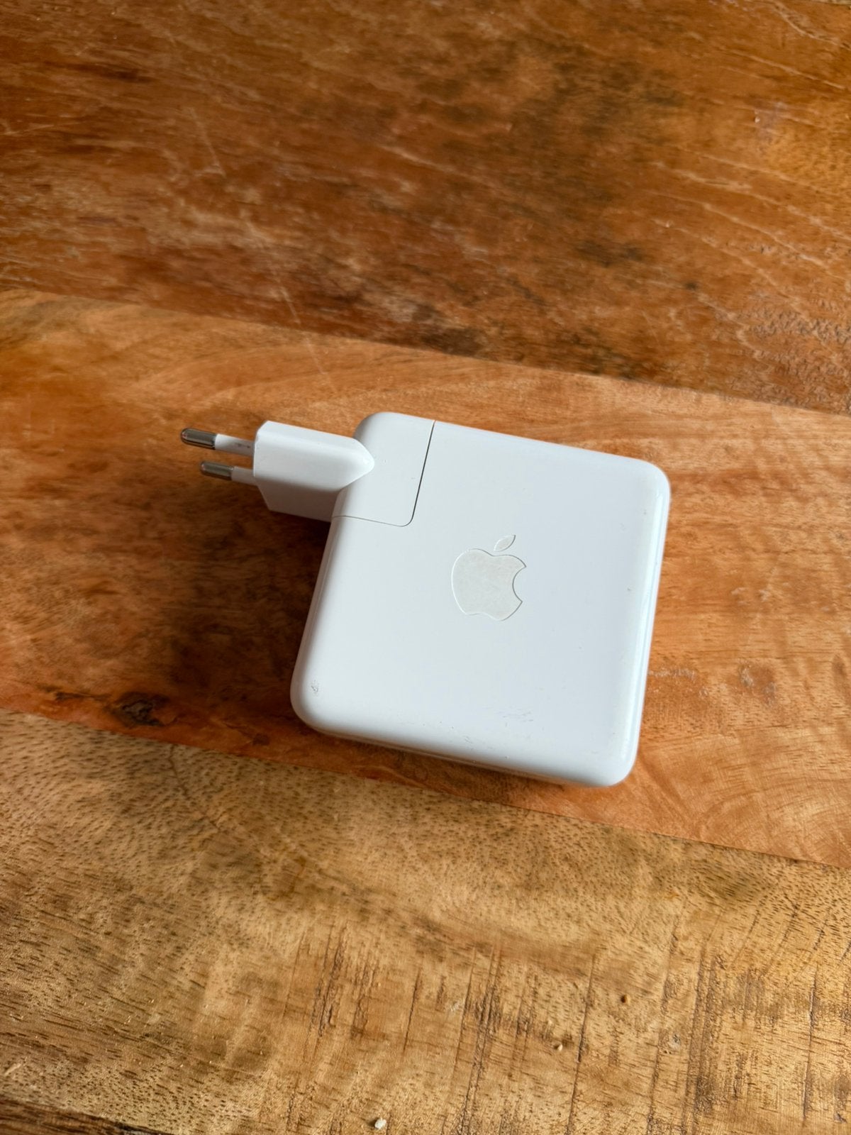 Apple 67w usb-c power adapter for MacBook